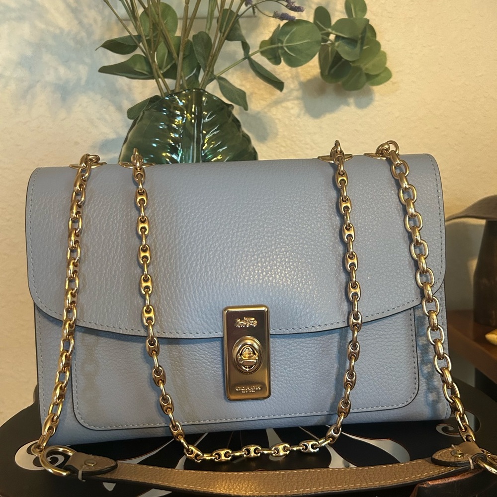EUC Coach Lane Shoulder Bag